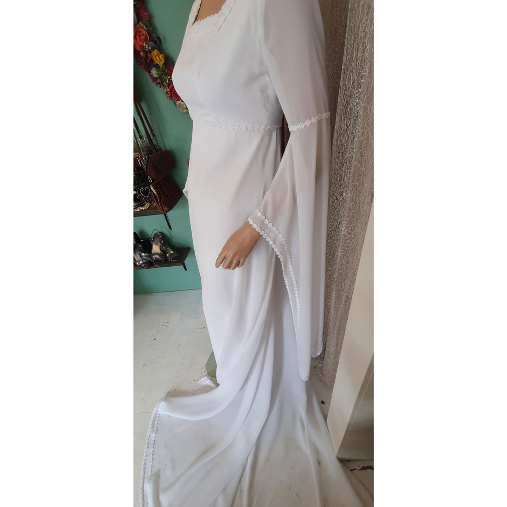 Wedding-dress-gently-held-vintage-2 wedding dress vintage